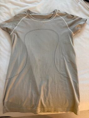 lululemon athletica Women's Short Sleeve Stripe Tee in Light Gray and White
